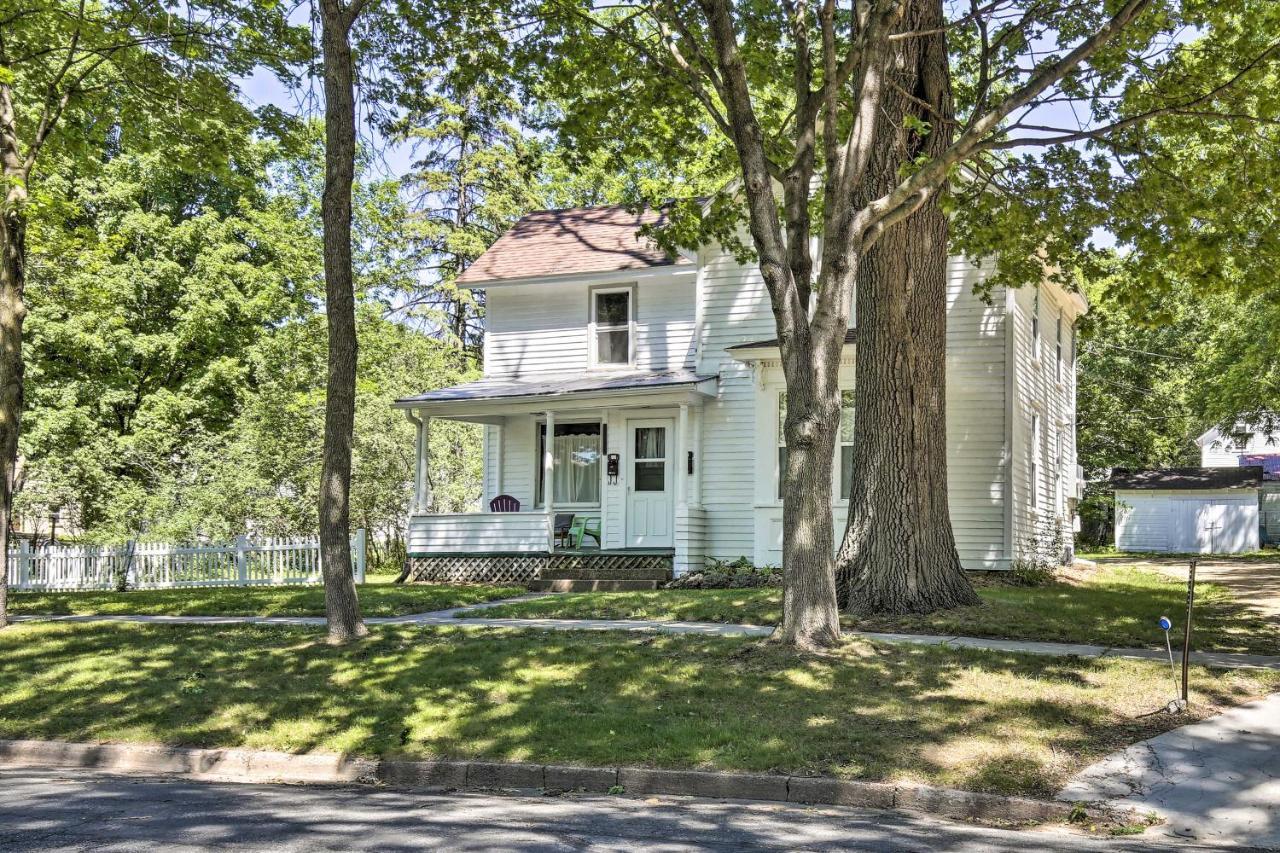 Family-Friendly Menomonie Retreat Walk To Town! Apartment Exterior photo