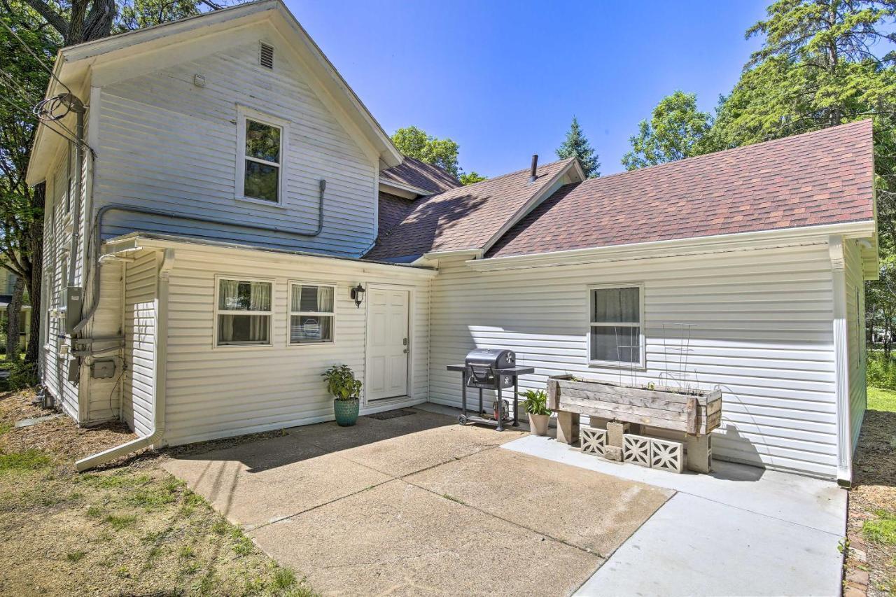 Family-Friendly Menomonie Retreat Walk To Town! Apartment Exterior photo