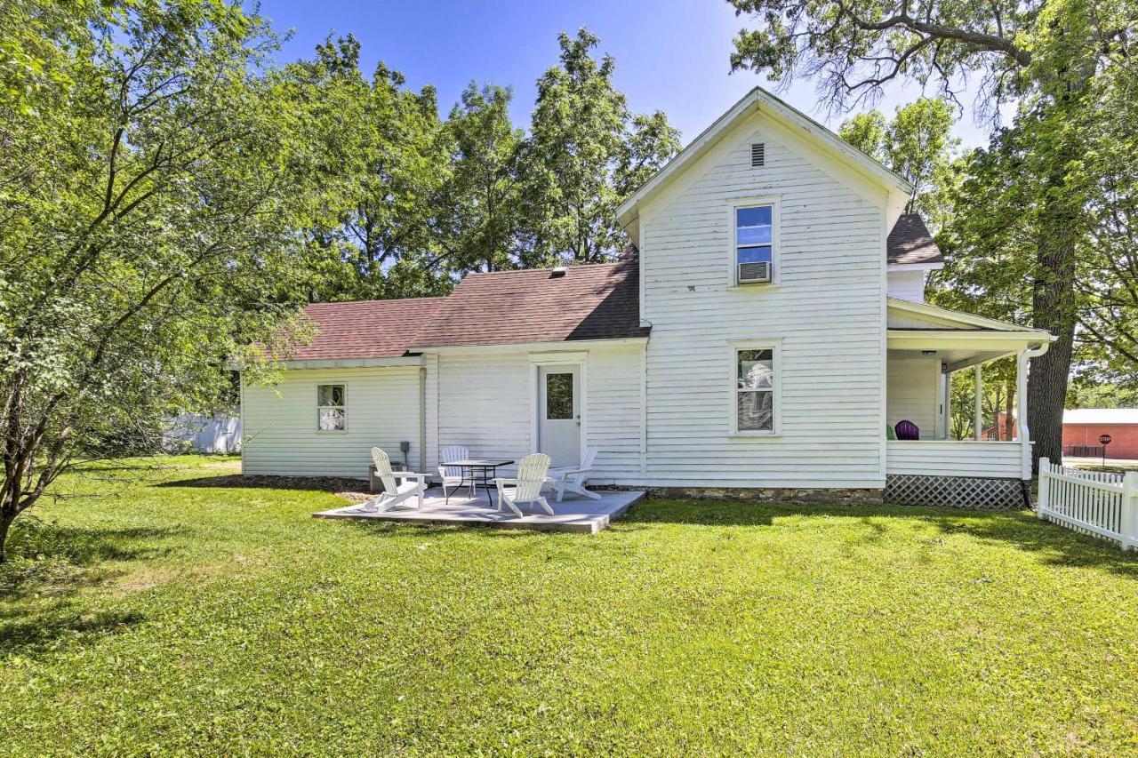 Family-Friendly Menomonie Retreat Walk To Town! Apartment Exterior photo